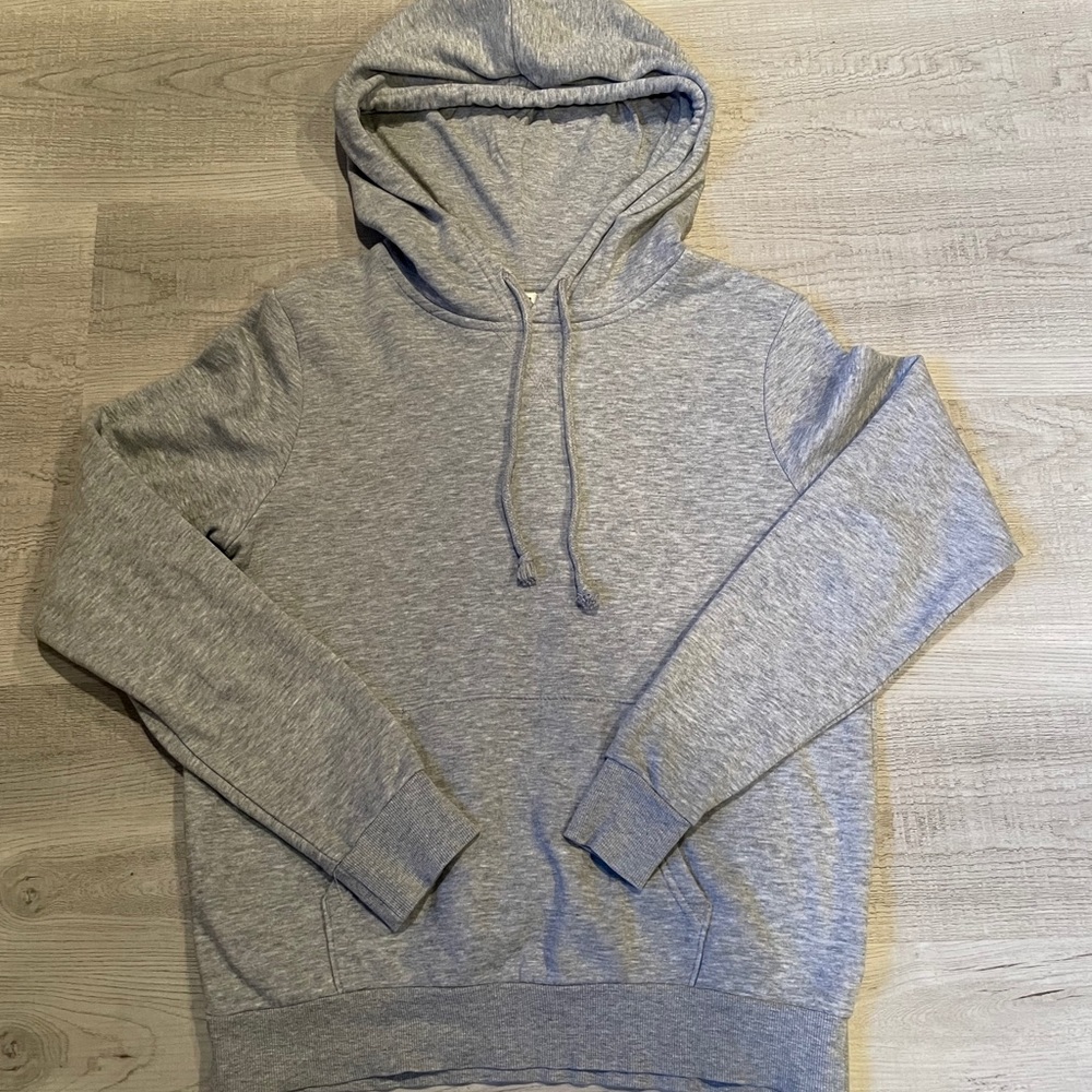 grey sweatshirt